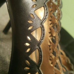 Gorgeous black leather heels